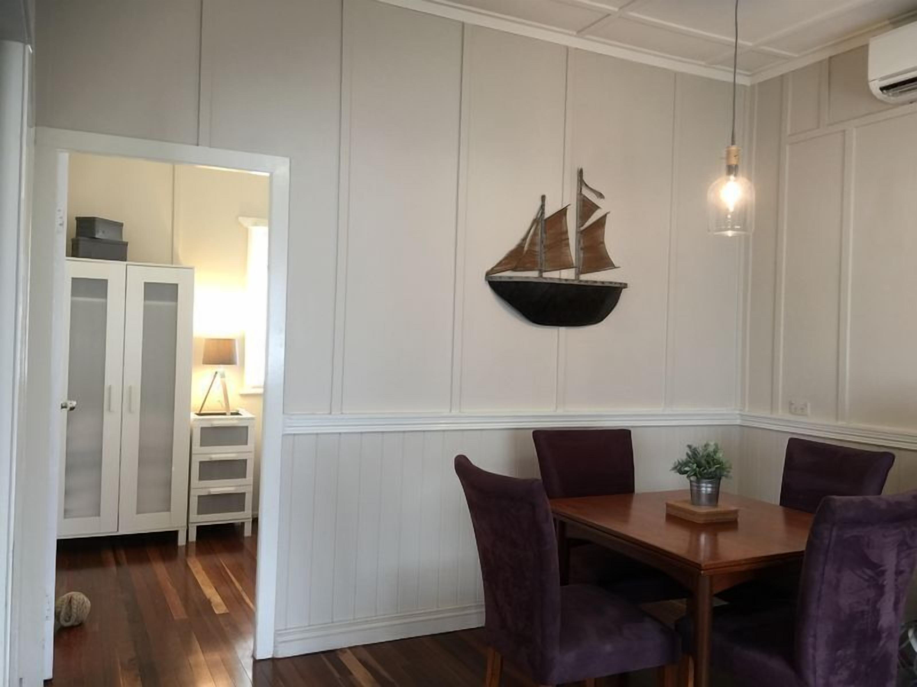 Duk 'n' Willa Beach Cottage — image 19