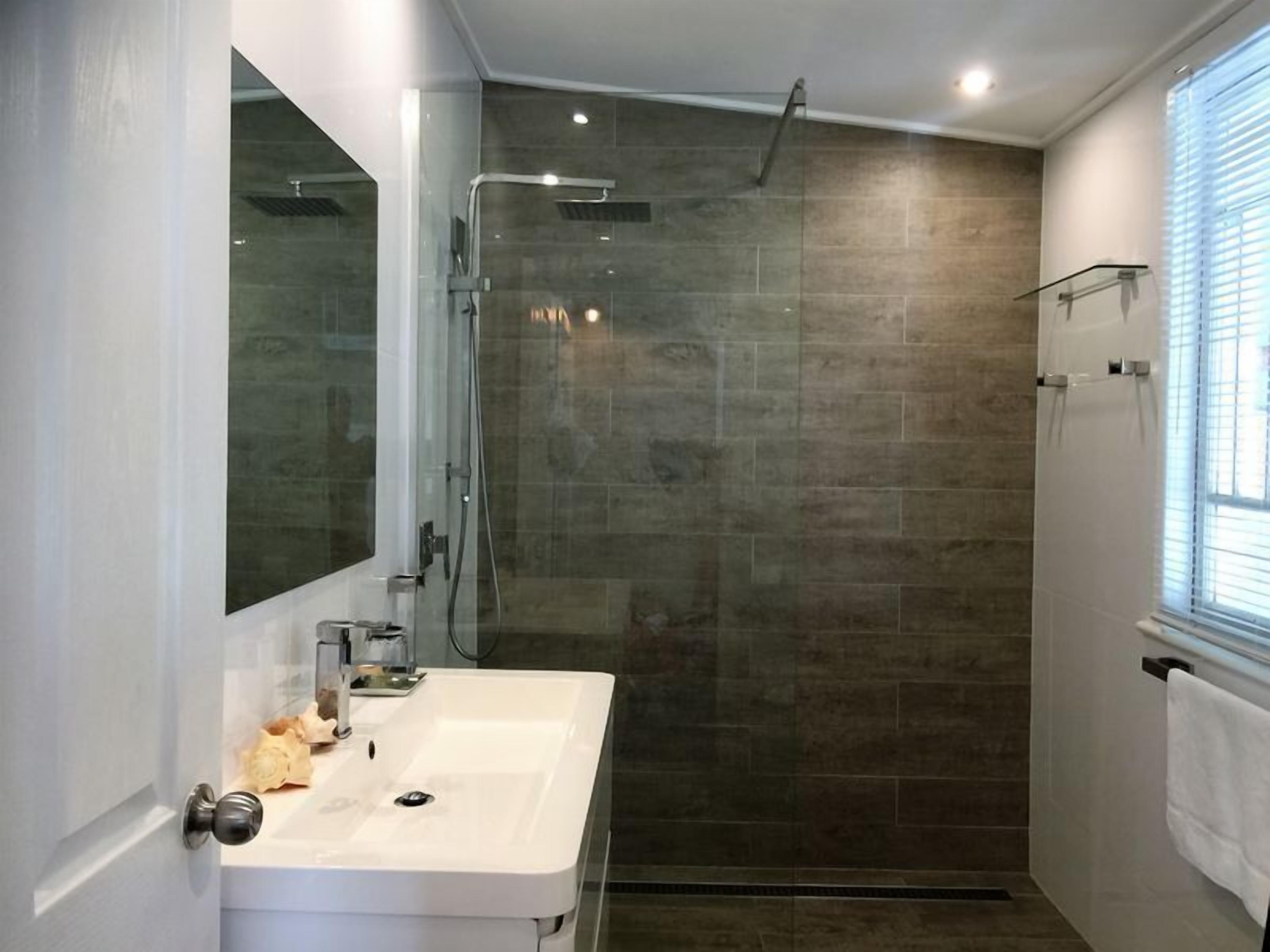 Duk 'n' Willa Beach Cottage — image 20