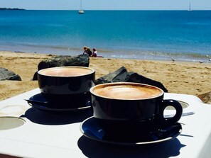 Beach nearby - Duk 'n' Willa Beach Cottage (Pialba)