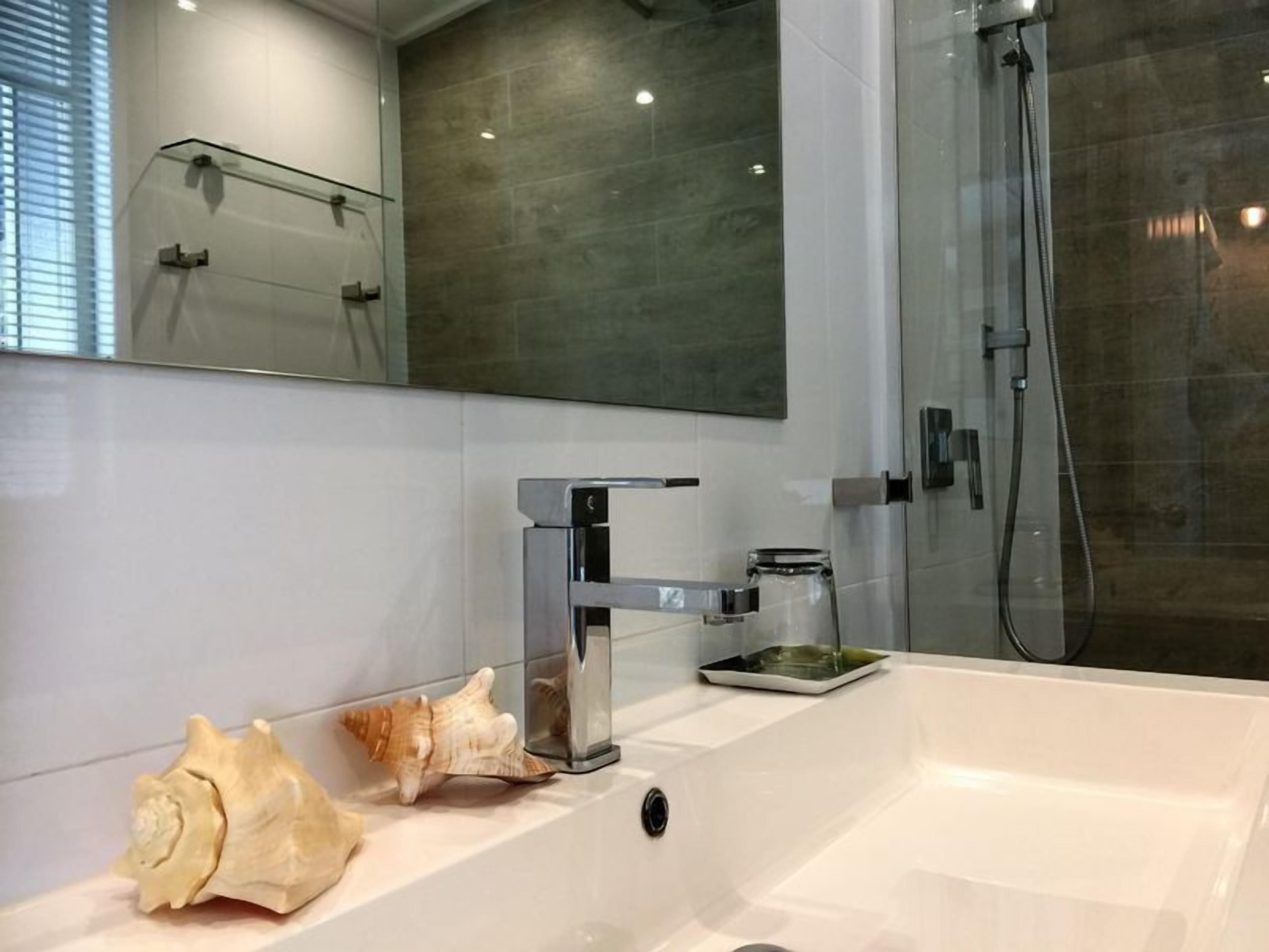 Duk 'n' Willa Beach Cottage — image 21