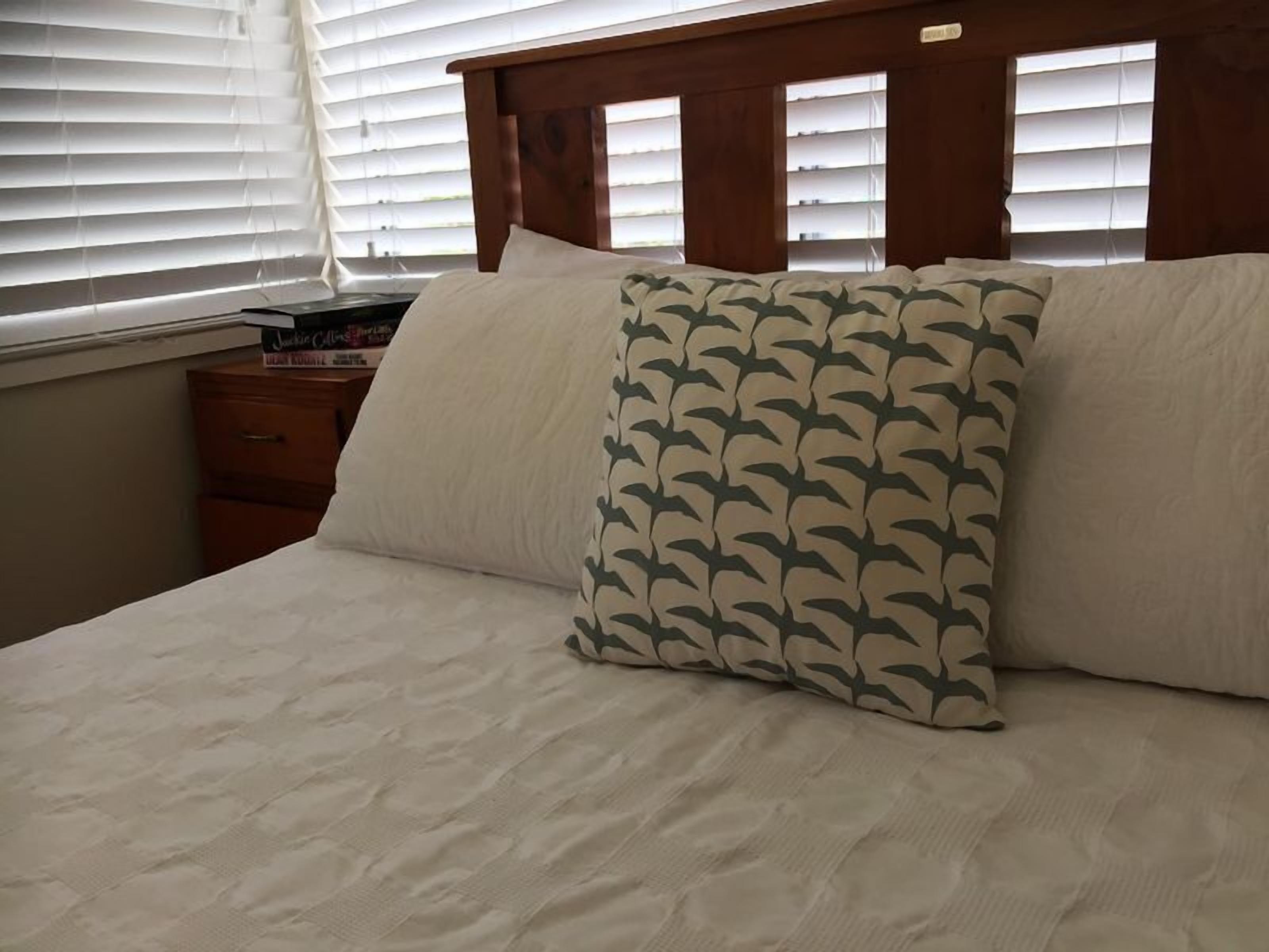 Duk 'n' Willa Beach Cottage — image 11