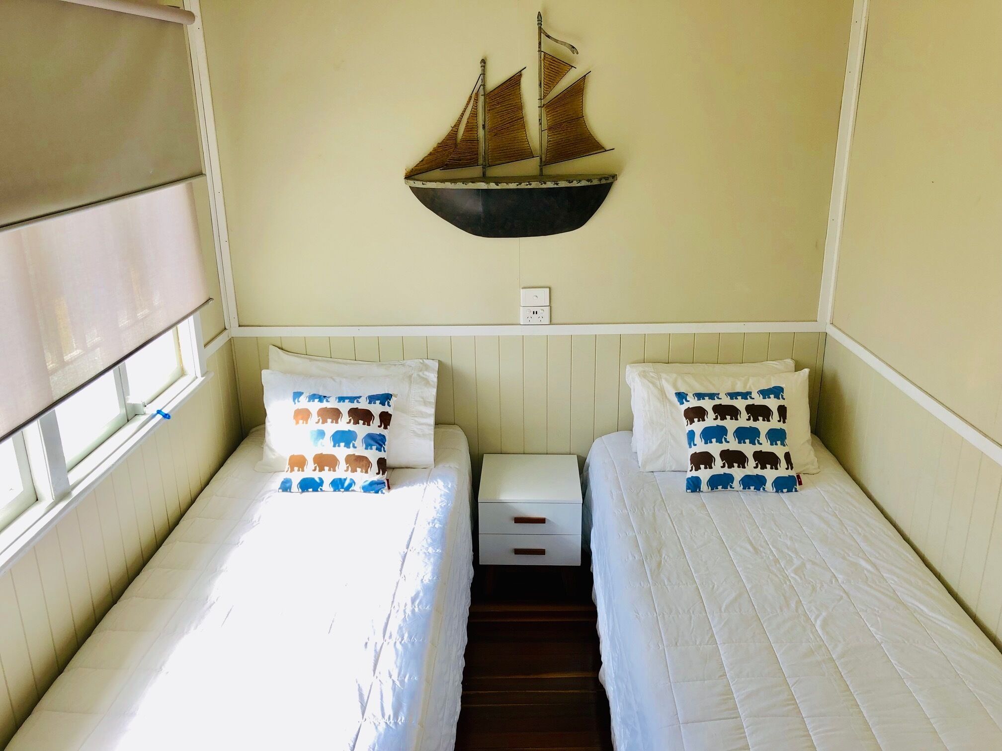 Duk 'n' Willa Beach Cottage — image 13