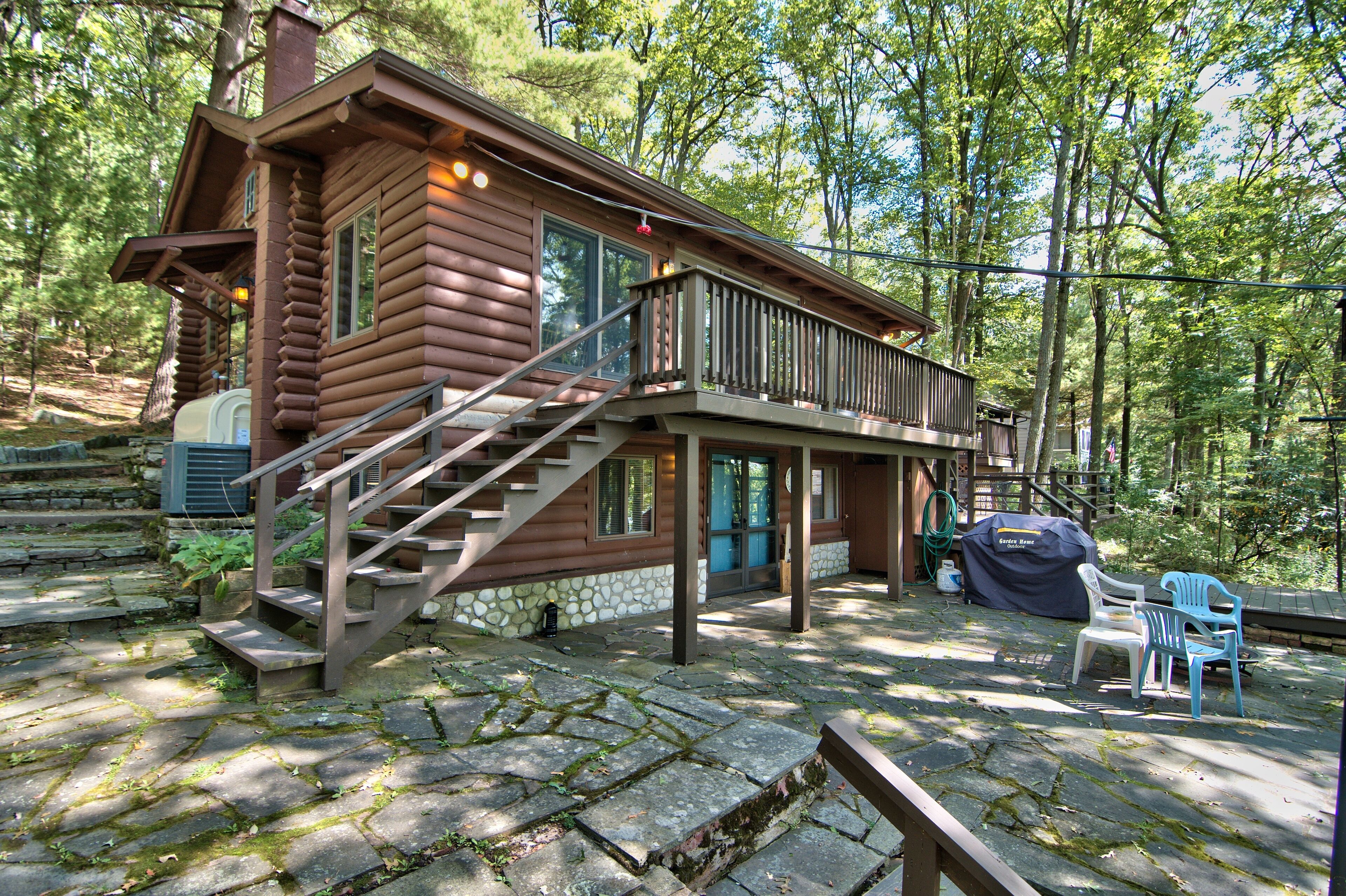 Paupack Point Wallenpaupack Lakefront  Log Home - 3 bedrooms + Central AC