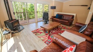 Smart TV, fireplace, DVD player, video library - BRIGHT ON HIGH: Bright (Bright)