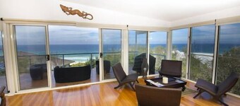 Bills on Boomerang - 2 min walk to the beach. Awesome Views!