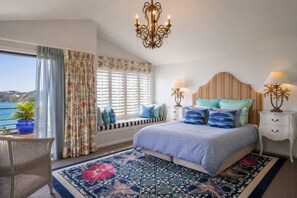 4 habitaciones, tabla de planchar con plancha, wifi y ropa de cama
