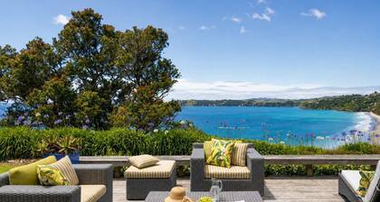 Wairua - Luxury living, views over Onetangi Beach