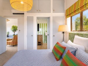 4 bedrooms, iron/ironing board, WiFi, bed sheets - Wairua - Luxury living, views over Onetangi Beach (Waiheke Island)