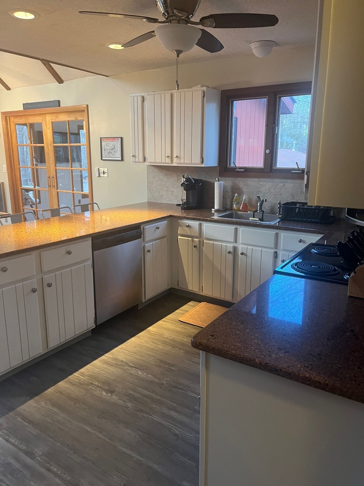 Large 3 bed/3 bath NEW Chalet w/Game Room & 7 Flat Screen TVs