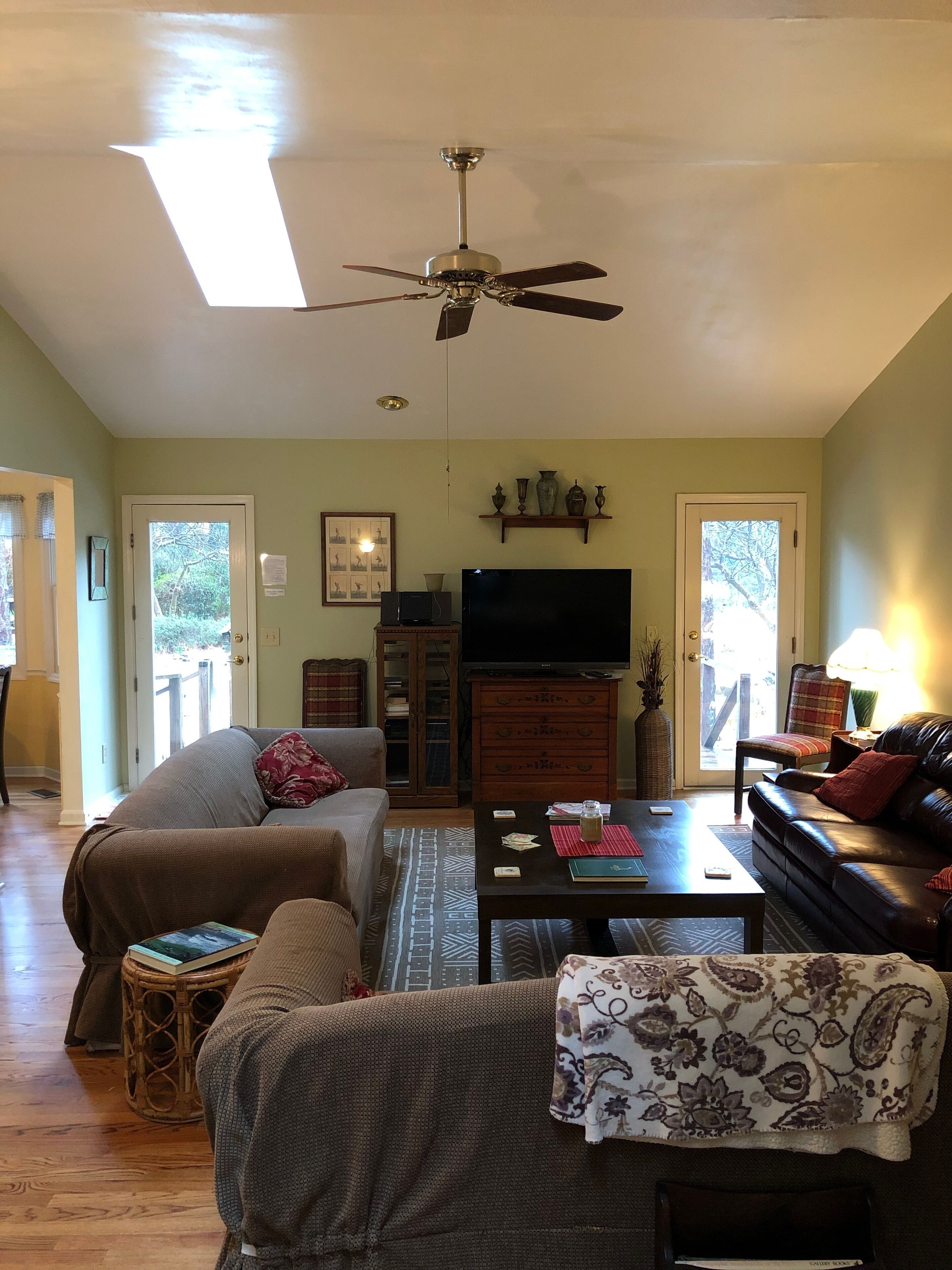 Historic District! Walk to village! Outdoor living space, huge yard! Hot tub! 