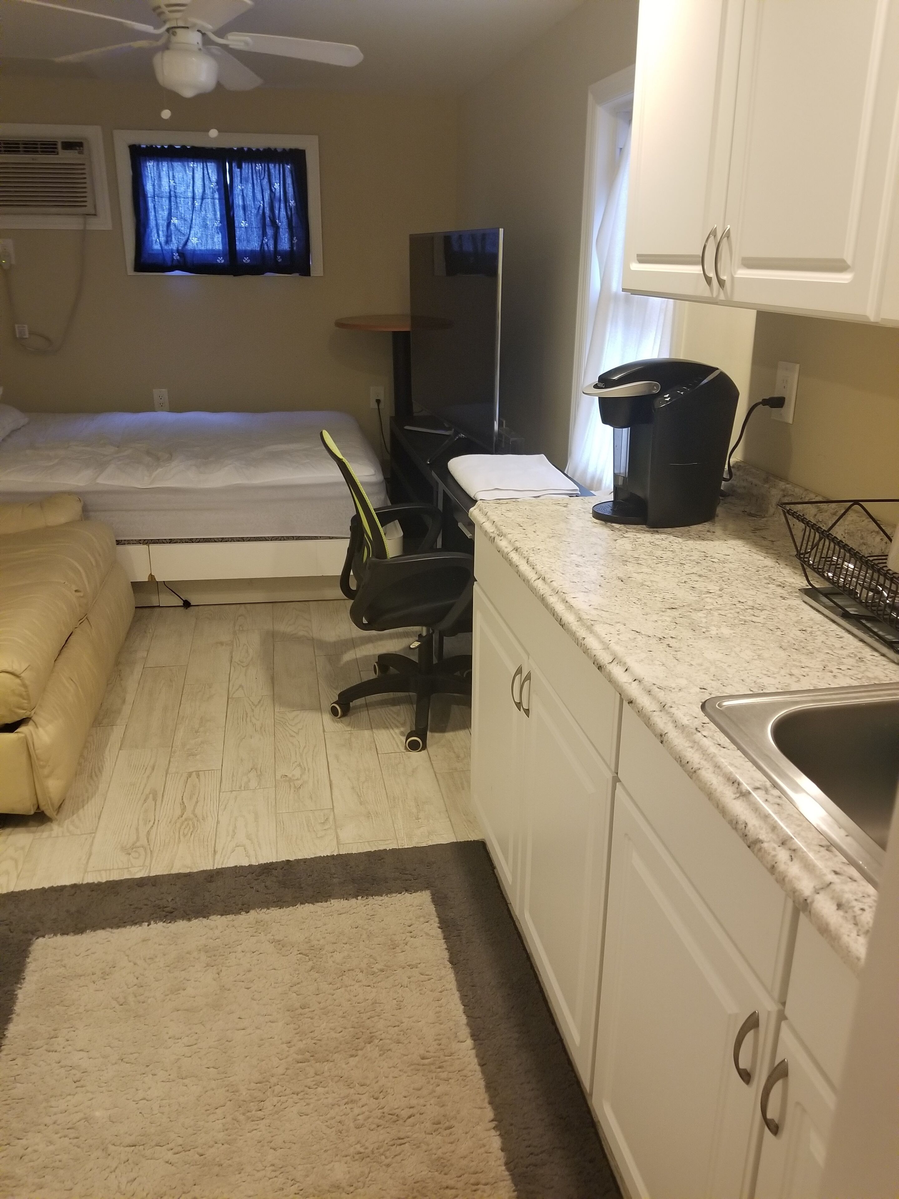 Lido Beach Studio Steps to private Ocean Beach