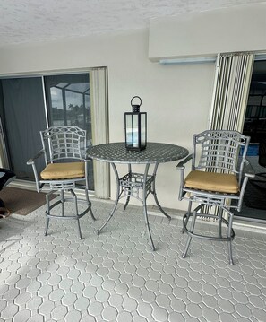 Outdoor dining - Waterfront home with south facing pool & views over the bay (Marco Island)