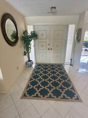 Interior - Waterfront home with south facing pool & views over the bay (Marco Island)