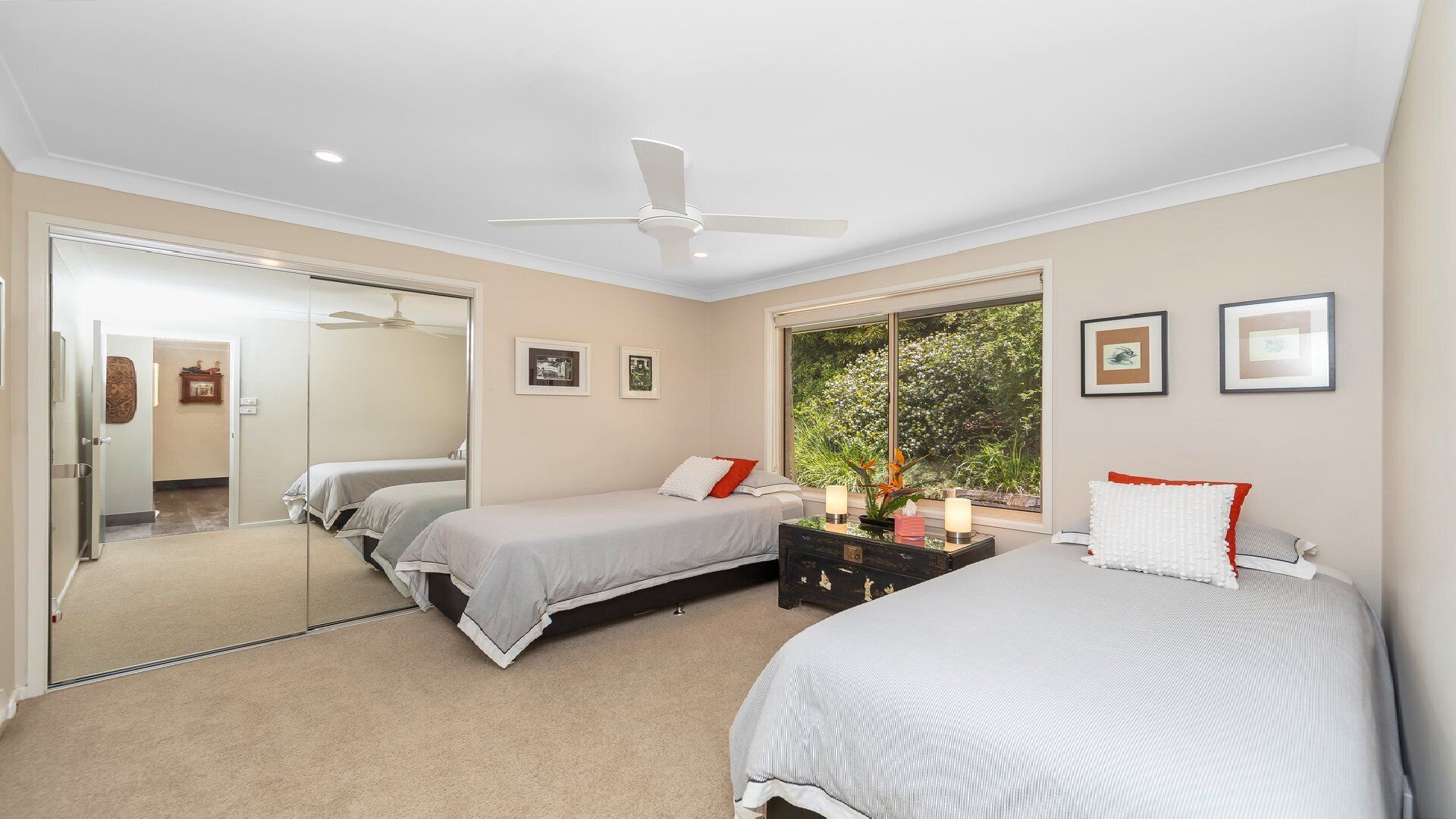 4 bedrooms, iron/ironing board, Internet, bed sheets