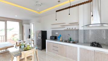 Fridge, microwave, oven, stovetop