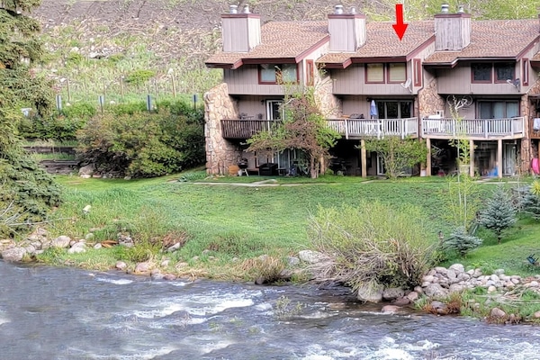 2-story condo in a quiet 5-unit building