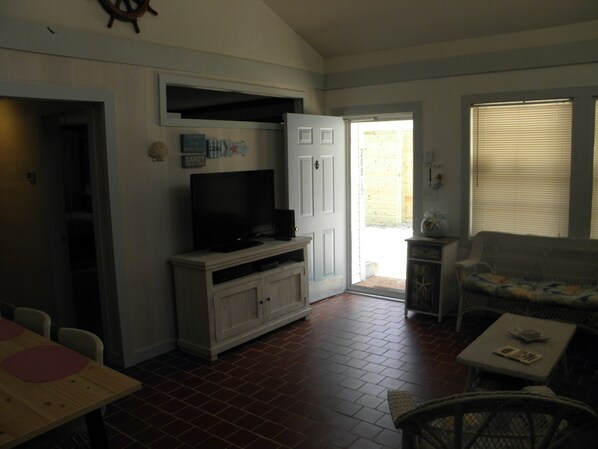 Smart TV - Cozy, Affordable Beach Getaway Just Steps From The Beach (Panama City Beach)