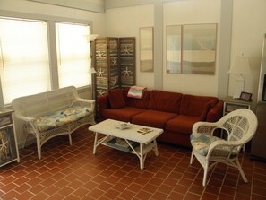 Smart TV - Cozy, Affordable Beach Getaway Just Steps From The Beach (Panama City Beach)