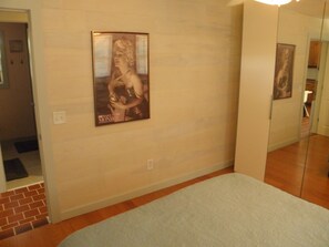 2 bedrooms, iron/ironing board, free WiFi, bed sheets - Cozy, Affordable Beach Getaway Just Steps From The Beach (Panama City Beach)