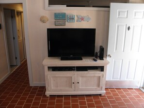 Interior - Cozy, Affordable Beach Getaway Just Steps From The Beach (Panama City Beach)