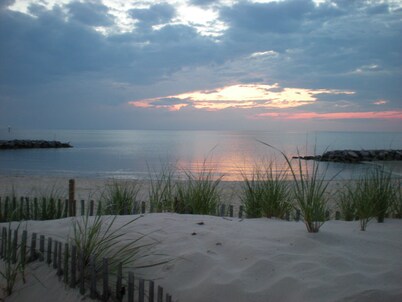 Bay cottage, Beach 100 yards away! RESERVE NOW!!!