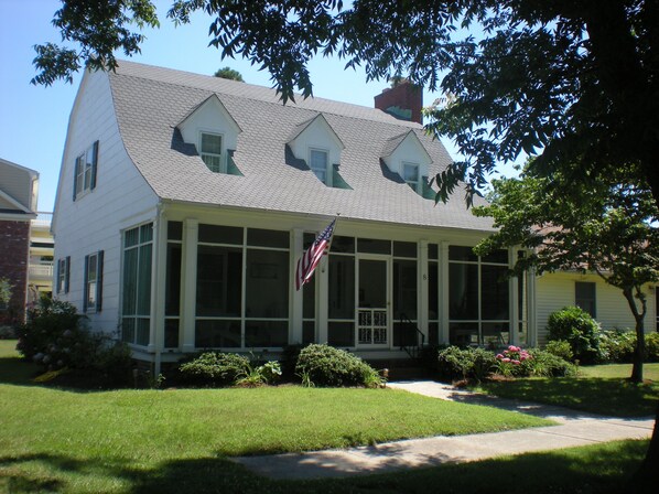 Exterior - Bay cottage, Beach 100 yards away! RESERVE NOW!!! (Cape Charles)