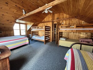 4 bedrooms, desk, iron/ironing board, free WiFi