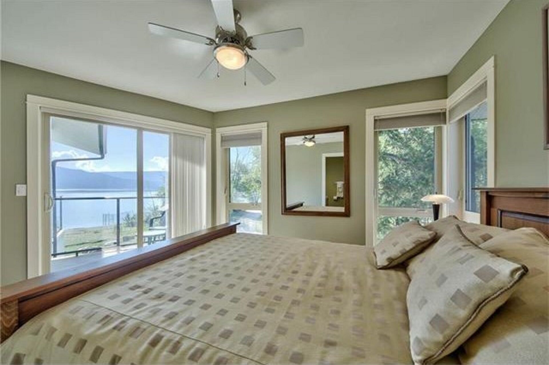 (Waterfront) Saratoga Resort & Marina (SUMMER SPECIAL). Boat Dock Included!