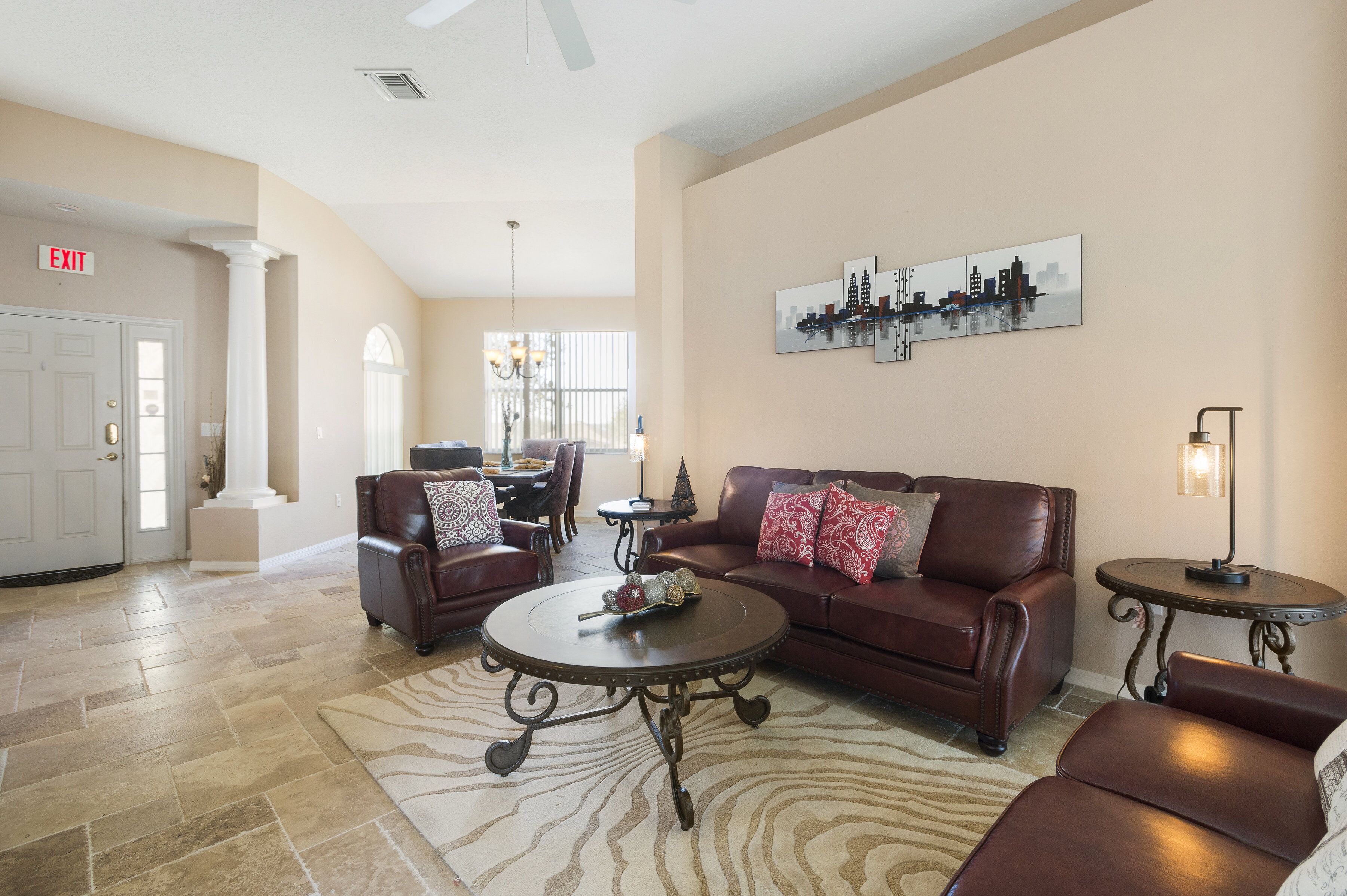 Paradise at Tower Lake 6 bedrooms with swimming pool/spa and movie theater