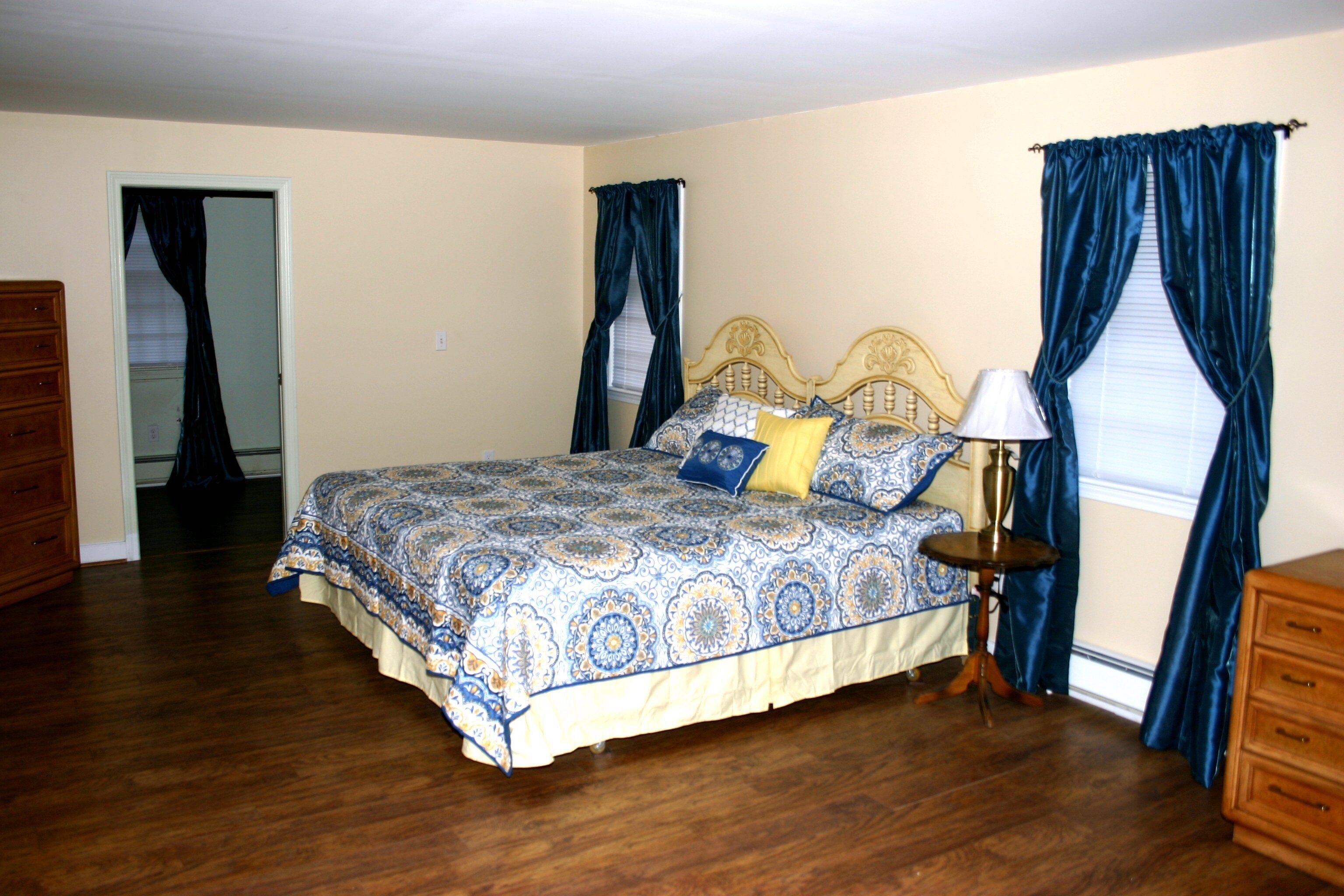 Discounted!!!  Historic 5 BR home minutes from water, great for multi-family use