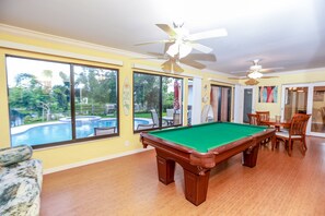 Games room - Fun Magical Home On Canal-Relaxing Pool -Spa-Enjoy Fishing-Kayaks-WiFi-Near All (Delray Beach)