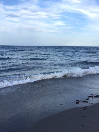 Fun Magical Home On Canal-Relaxing Pool -Spa-Enjoy Fishing-Kayaks-WiFi-Near All