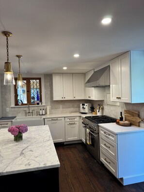 Frigorífic, microones, forn i placa de cuina