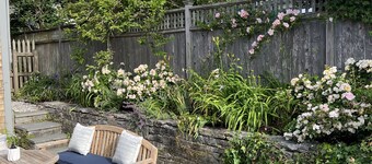 Charming Nantucket home. June 27-July4th available. Cozy backyard!