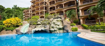 Luksuriøs Familievenlige, 3BR Condo med Pool mindre end 5 min gang til stranden