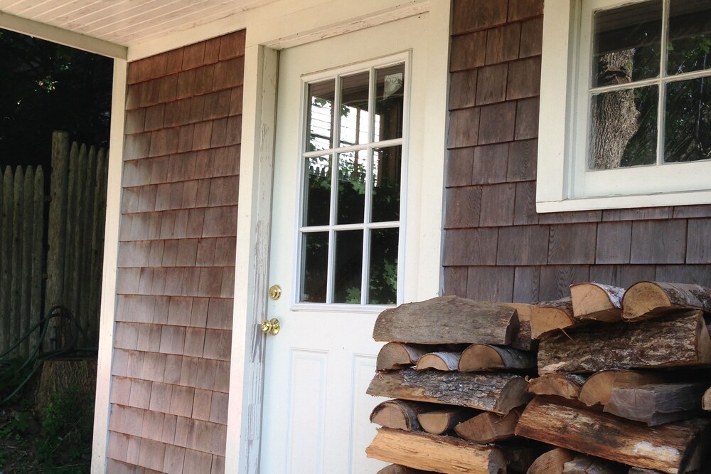 Spacious, convenient private apartment in heart of Rockport Village