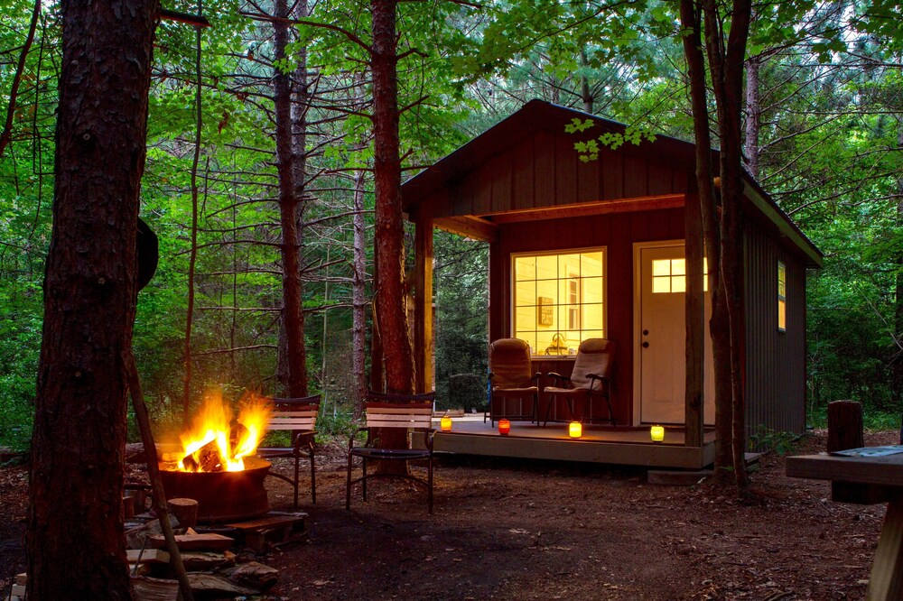 Private Romantic Rustic Cabin - Pet Friendly!
