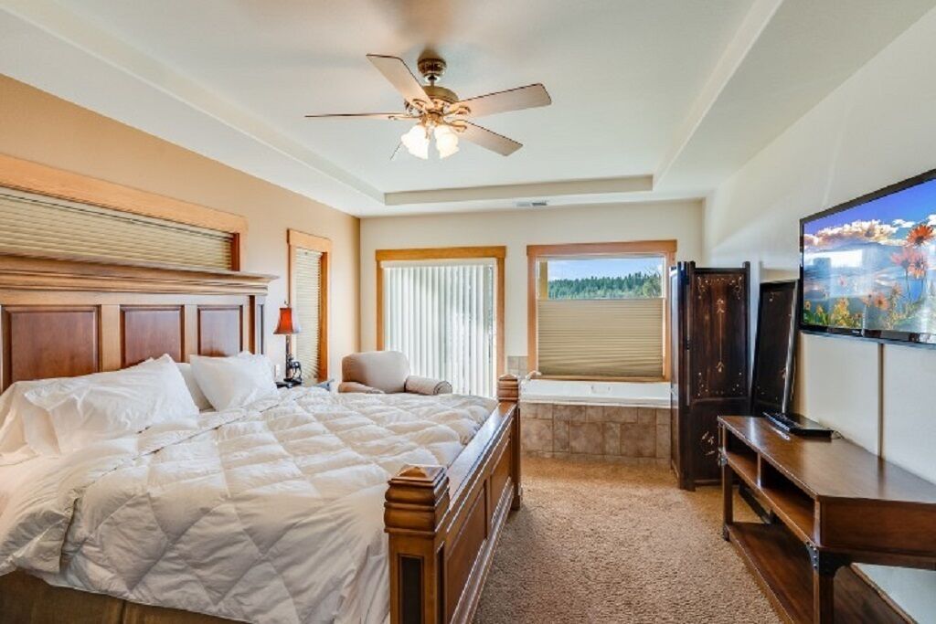  Sandpoint Escape Luxury Lake & SchweitzerGetaway CHRISTMAS AVAILABLE