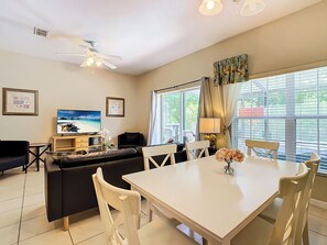 TV, video game console, DVD player - From $110,4br/3ba TownHome with spa,Near Disney,Seaworld and convention center (Kissimmee)