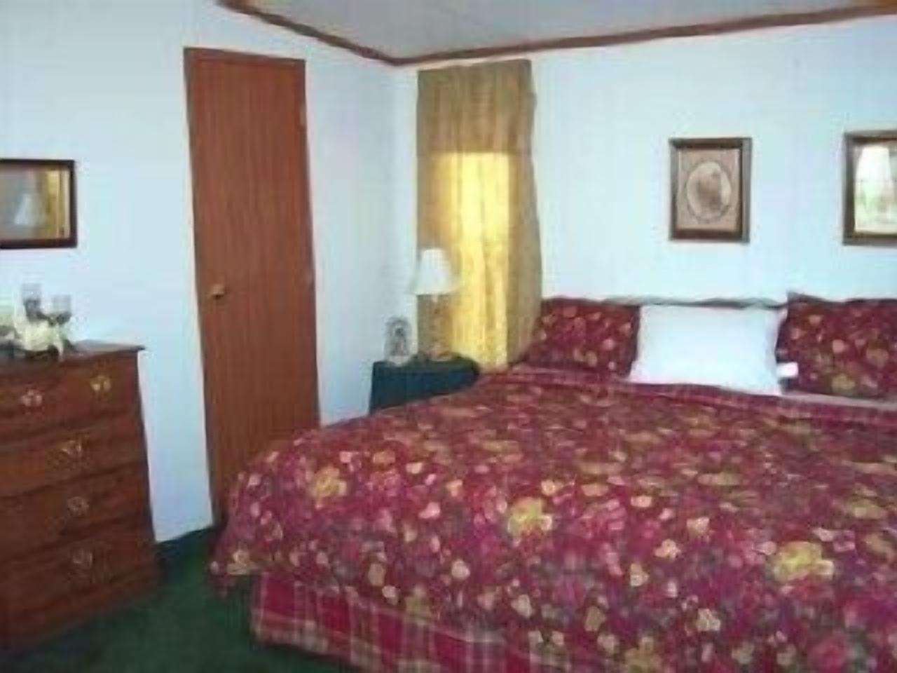 Beautiful view located on a point lot  2 miles from Dreher Is. state park