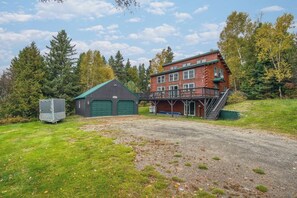 Exterior - 🐾Butler House - Spacious log home nestled in the woods, dog friendly (Rangeley)