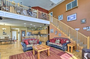 TV, video games, DVD player, books - Country living with all the comforts of home and close to downtown Boise. (Boise)