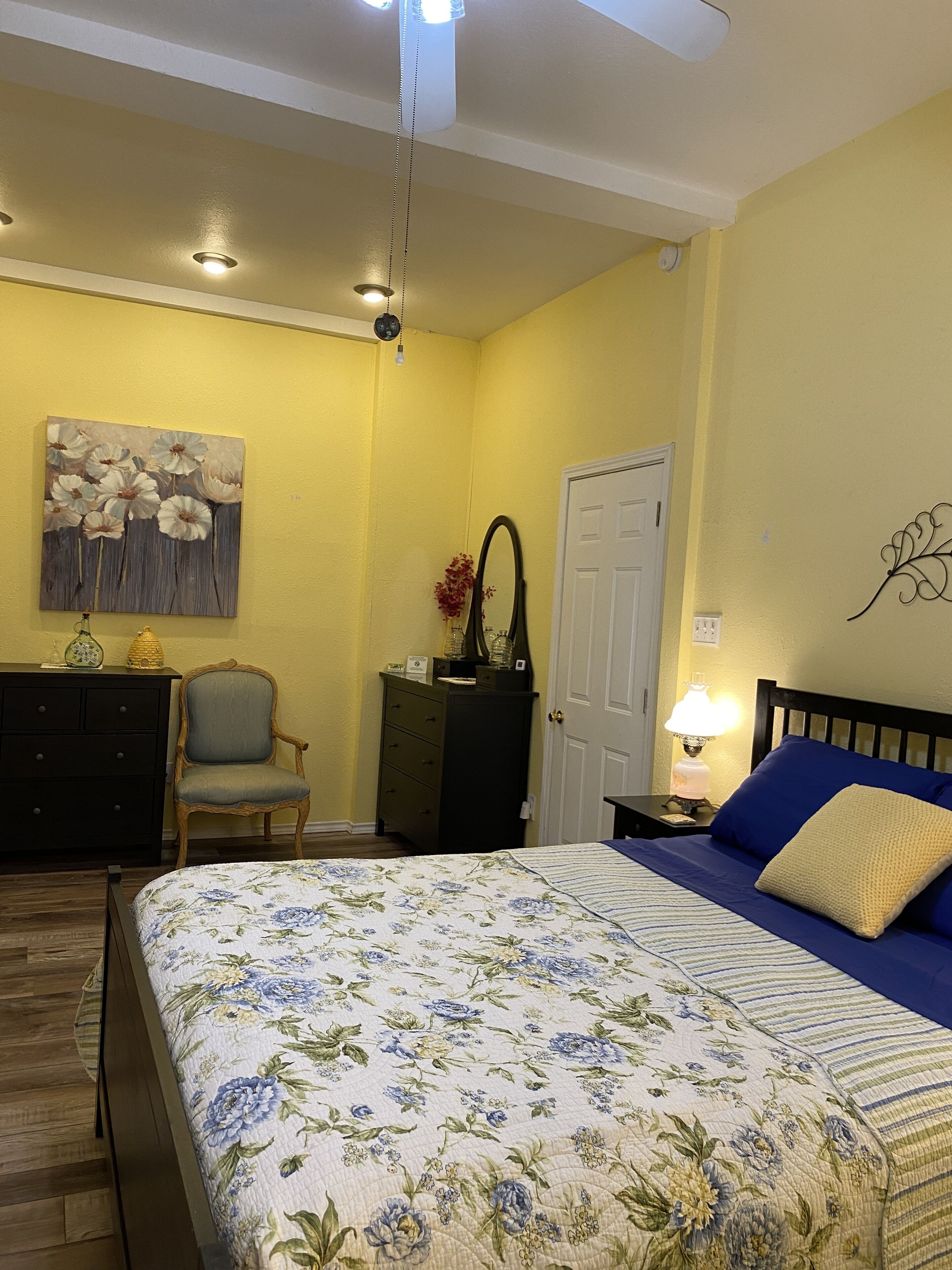 Relaxing Barn Studio Apartment with Large Covered Patio 