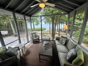 Smart TV, fireplace, DVD player, books