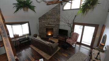 Älytelevisio, takka, DVD-soitin