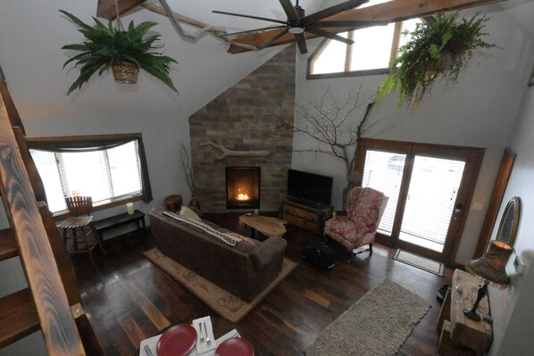 Smart TV, fireplace, DVD player