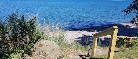 在海滩、沙滩椅