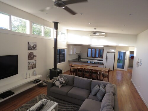 Genesta Street, sleeps 14 people, in the heart of Cowes