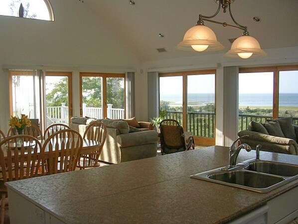 Tv, dvd-afspiller, stereoanlæg