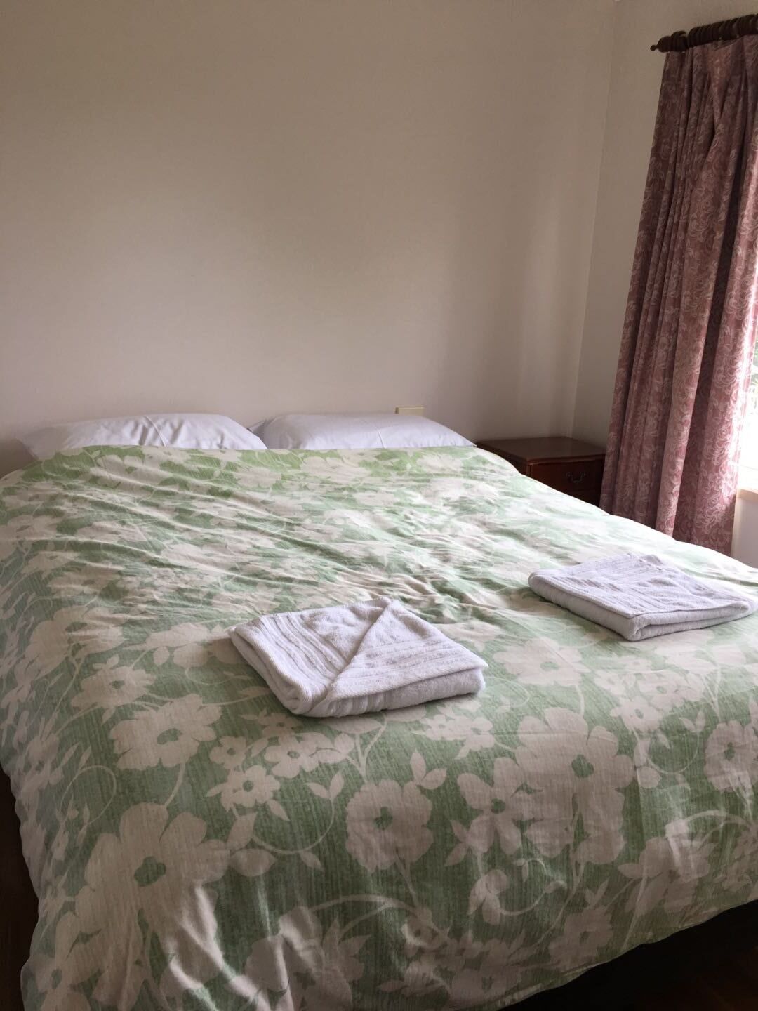 Kookaburra-12 Gay Street Lorne<br>Big House <br>Centre location <br>Sleeps 10<br>3 Q<br>4 S<br><br>